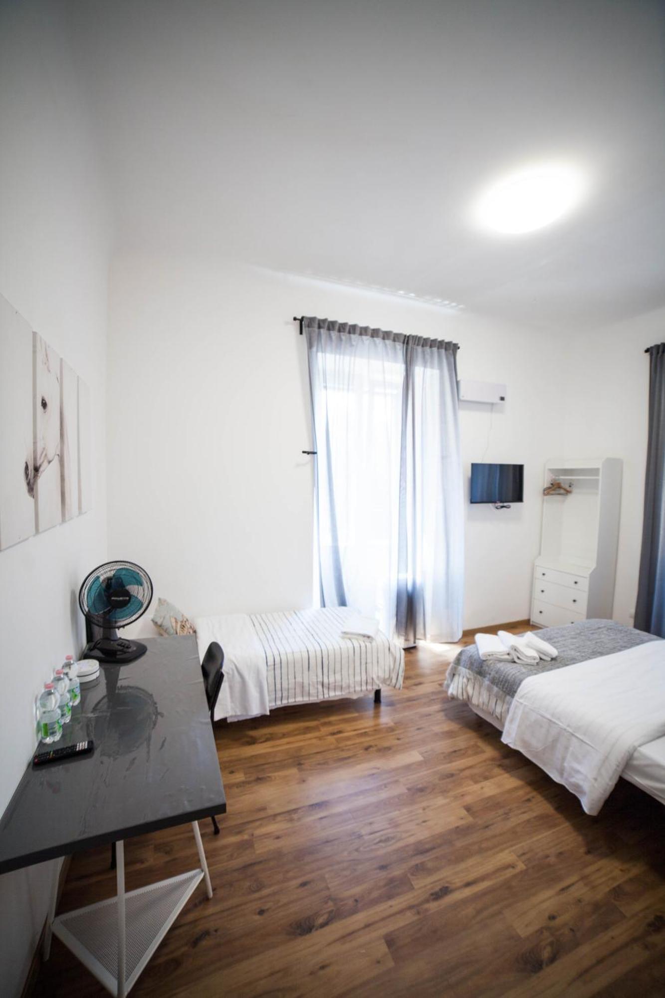 Cosmo Guesthouse ローマ エクステリア 写真